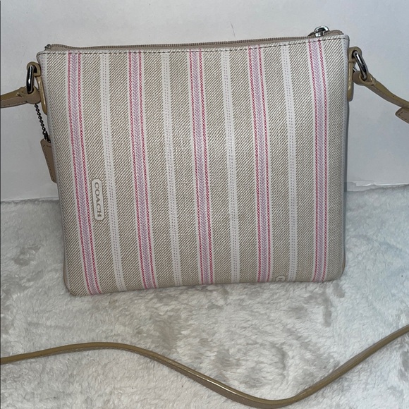 Coach ‘Legacy Weekend’ Ticking Swingpack - Picture 2 of 12
